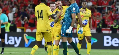 Bucaramanga derrotó a América | Foto: VizzorImage / Nelson Rios