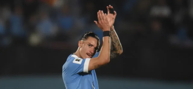 ¡Con paso firme! Uruguay tuvo una noche redonda ante Bolivia. / Foto: AFP.