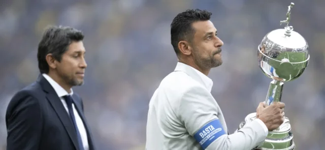 Jorge 'El Patrón' Bermúdez y Fred en la entrega de la Copa Libertadores 2023 - AFP