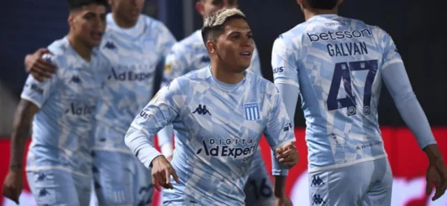 Juan Fernando Quintero - Volante colombiano de Racing Club - X: @RacingClub
