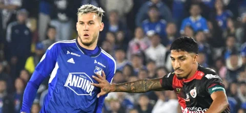 Juan Pablo Vargas (Millonarios) junto a Lucas Ríos (Cúcuta) - VizzorImage / Felipe Caicedo