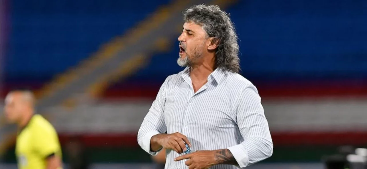 Leonel Álvarez le hace ojitos a Pereira | Foto: VizzorImage / Gabriel Aponte