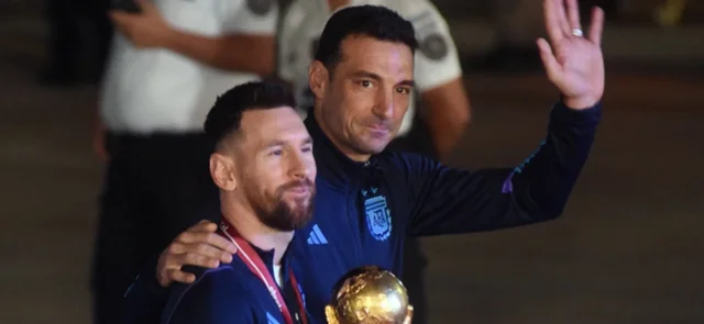 Lionel Messi y Lionel Scaloni - Campeones del Mundial Qatar 2022 - AFP