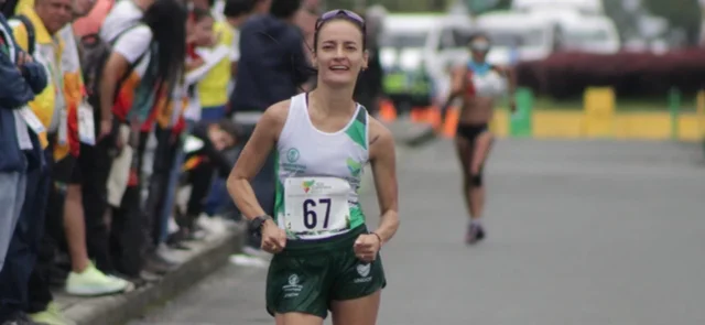 ¡A paso firme! Lorena Arias se vistió de oro en los Juegos Nacionales. / Foto: Twitter Eje Cafetero.