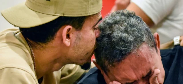 ¡No escatimaron! Lujoso detalle de Liverpool con papá de Luis Díaz. / Foto: AFP.