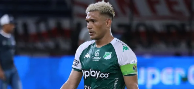 ¡Afuera! Teófilo Gutiérrez fue sancionado por tocar partes privas a una mujer. / Foto: Vizzorimage.