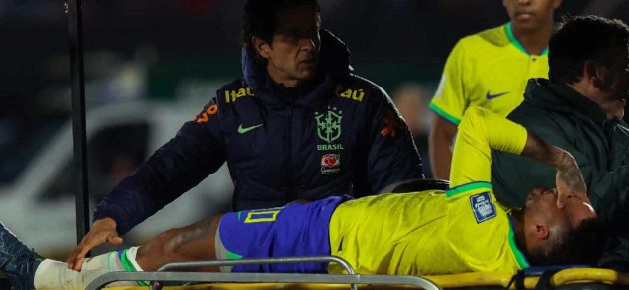 Neymar, rumbo al quirófano / AFP