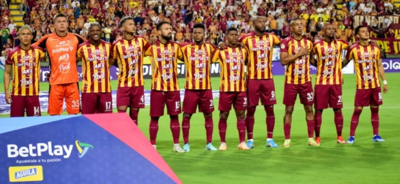 ¡Por poco! Tolima buscó abrir el marcador en los primeros minutos. / Foto: Vizzorimage.