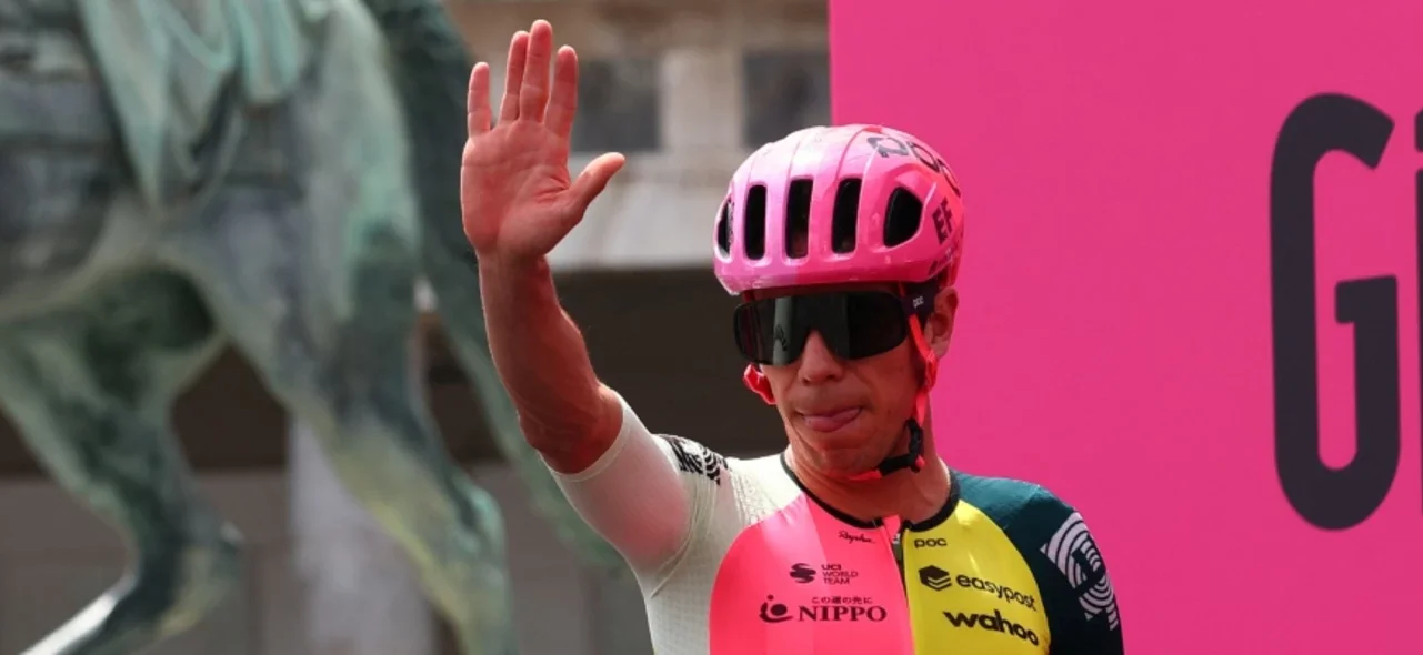 Wout Van Aert vio la novela de Rigo mientras conoce Colombia / AFP