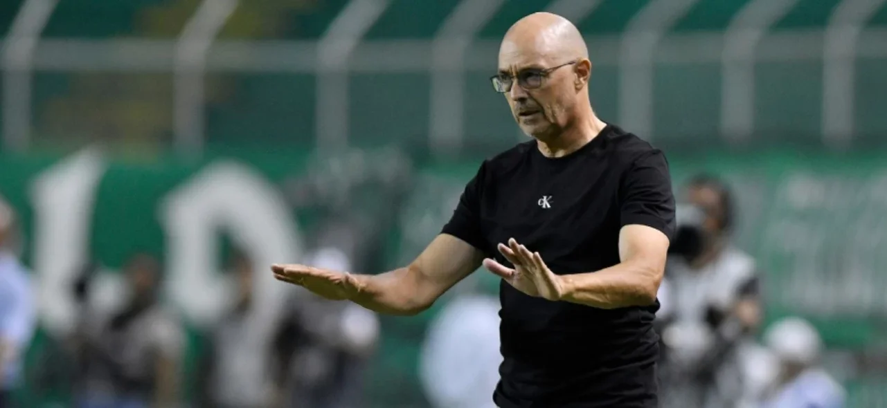 Alfredo Arias técnico de Medellín - VizzorImage / Gabriel Aponte