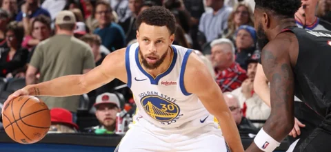 Stephen Curry entra en la historia de la NBA - AFP
