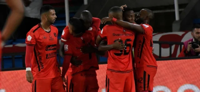 Un integrante escarlata finalizó su ciclo | Foto: VizzorImage / Oswaldo Paez