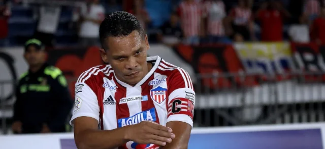 Carlos Bacca y la espera de una disculpa en Barranquilla. / Foto: Vizzorimage.