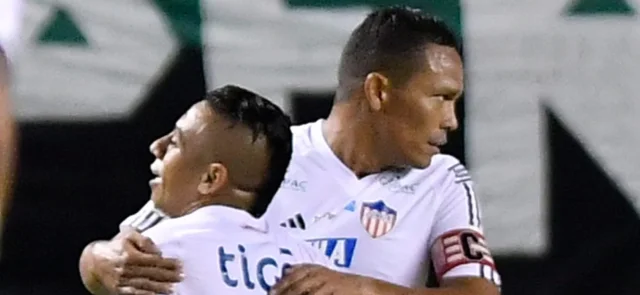 Carlos Bacca y Vladimir Hernández con Junior - VizzorImage