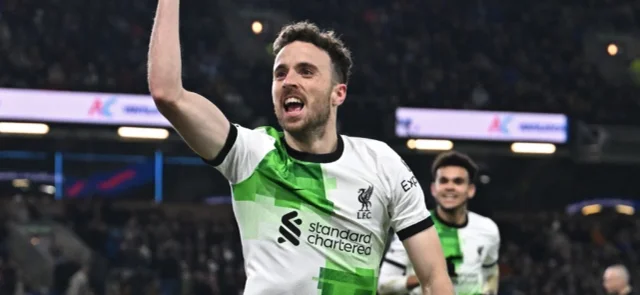 Diogo Jota celebra tras asistencia de Luis Díaz para el 0-2 de Liverpool - AFP