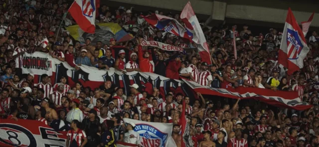 Hinchada de Junior de Barranquilla en el estadio Metropolitano - X: @JuniorClubSA