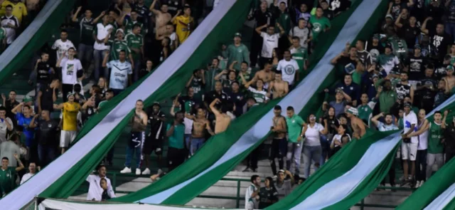 Hinchas de Deportivo Cali en el estadio del club - VizzorImage / Gabriel Aponte
