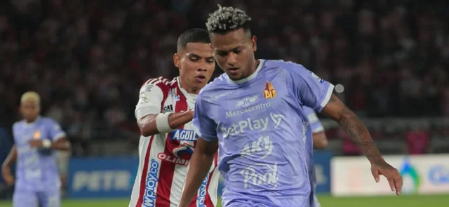 José Enamorado (Junior) y César Haydar (Tolima) - VizzorImage / Jesús Rico