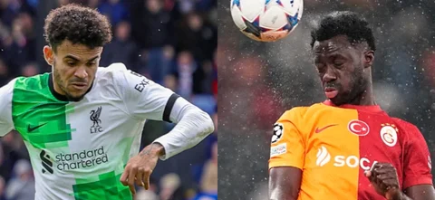 Luis Díaz de Liverpool y Davinson Sánchez de Galatasaray - AFP