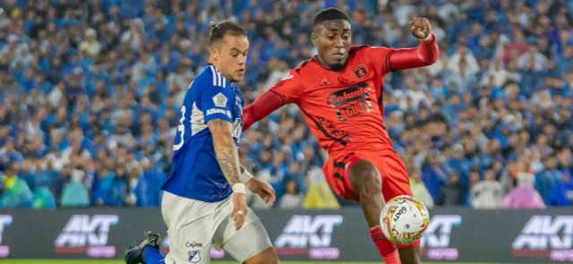 ¿Lo lograrán? Millonarios quiere cumplirle a hinchas en juego contra América. / Foto: Vizzorimage.