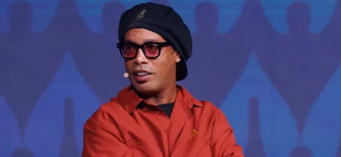 Ronaldinho, de nuevo en Colombia en 'Partido de leyendas'. / Foto: AFP.