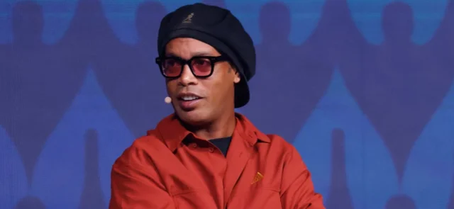 Ronaldinho, de nuevo en Colombia en 'Partido de leyendas'. / Foto: AFP.