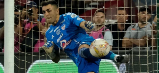 Santiago Mele - Arquero de Junior de Barranquilla - VizzorImage / Juan José Horta