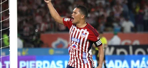 Carlos Bacca continúa imparable - VizzorImage / Jairo Cassiani