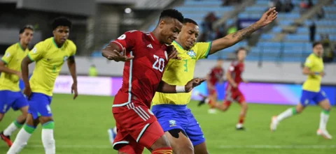 Óscar Cortés en la mira de un grande de Brasil - AFP