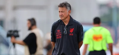 Juan Carlos Osorio y su responsabilidad en empate de Paranaense. / Foto: X AthleticoPR.