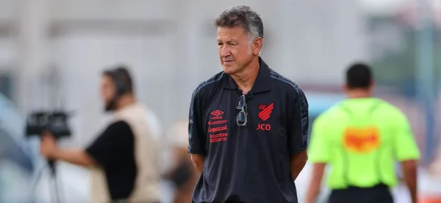 Juan Carlos Osorio y su responsabilidad en empate de Paranaense. / Foto: X AthleticoPR.