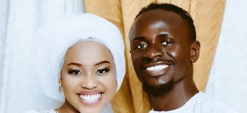 Sadio Mané y su esposa Aisha - Foto - @Benking443