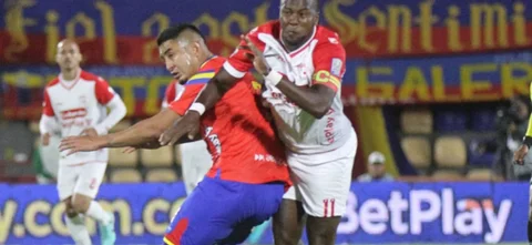 'Hugol' fue escogido como la figura del partido - VizzorImage / Leonardo Castro