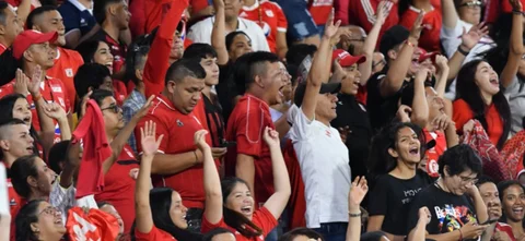 Hinchada de América de Cali Femenino - VizzorImage / Nelson Rios