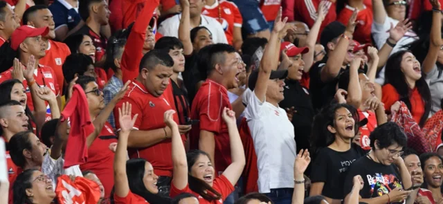 Hinchada de América de Cali Femenino - VizzorImage / Nelson Rios