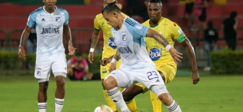 Bucaramanga sigue sin conocer la victoria - VizzorImage / Jaime Moreno