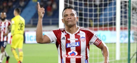 Carlos Bacca - Delantero goleador de Junior de Barranquilla - VizzorImage