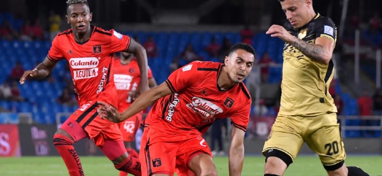 Daniel Bocanegra y su confesión de oferta de grande Uruguay. / Foto: Vizzorimage.