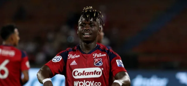 Déinner Quiñones y su sorpresiva salida de Medellín. / Foto: Vizzorimage.