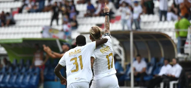 Dayro Moreno superó a Iván René Valenciano en el FPC. / Foto: Vizzorimage.