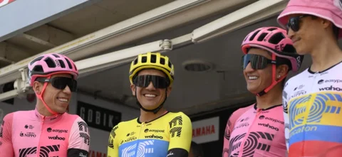 Integrantes del equipo del EF Education - AFP