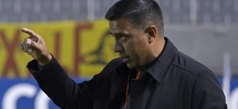 César Farías despejó los rumores sobre llegar a ser DT de América. / Foto: AFP.