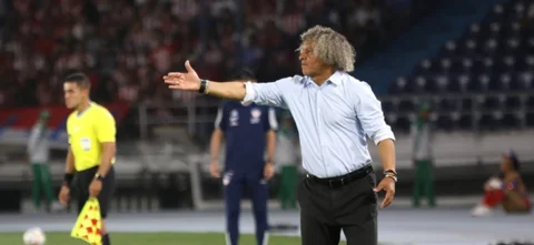 Alberto Gamero y el por qué del cambio de Yuber Quiñones. / Foto: Vizzorimage.