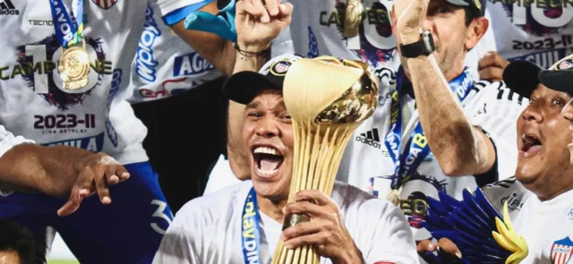 Así es la nueva camiseta de Junior. / Foto: X Junior.