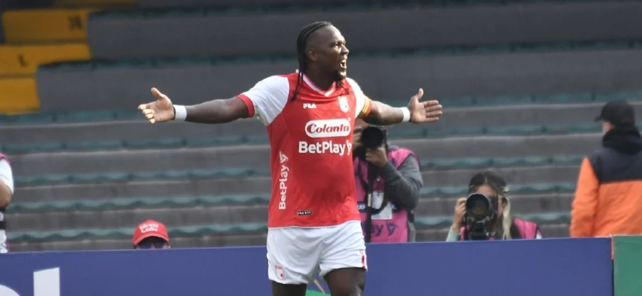Hugo Rodallega anotó doblete ante Envigado. / Foto: vizzorimage.