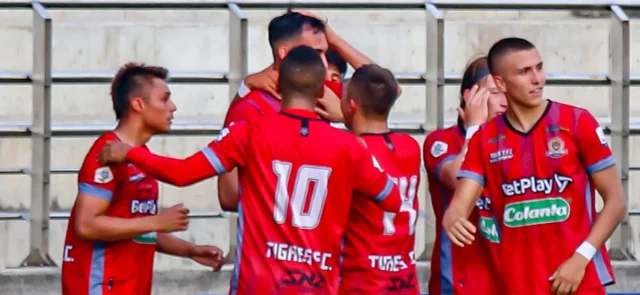 Tigres de Soacha juega en Segunda División de Colombia - VizzorImage