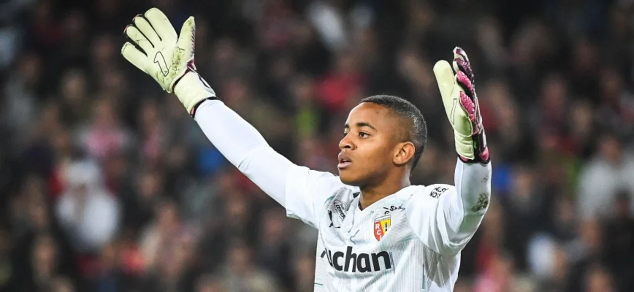 Wuilker Faríñez con la camiseta de Lens de Francia - AFP