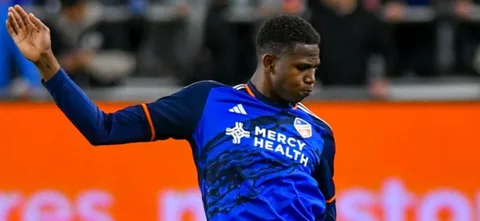 Yerson Mosquera - Defensor con la camiseta de Cincinnati - AFP