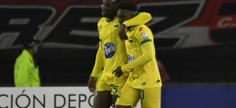 Triunfo de Bucaramanga en su visita a Santa Fe -VizzorImage / Luis Ramirez