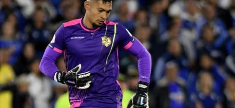 Contreras, portero de Águilas. / Foto: Vizzorimage.